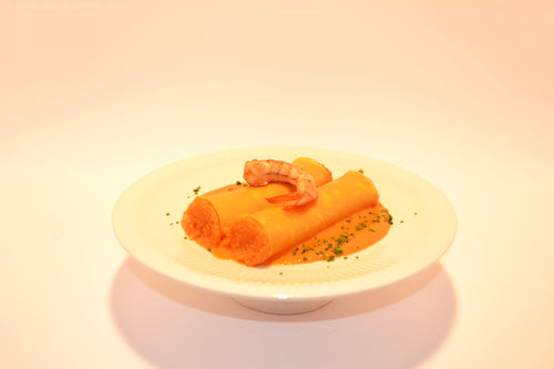 1. Canelón de marisco con salsa de carabinero